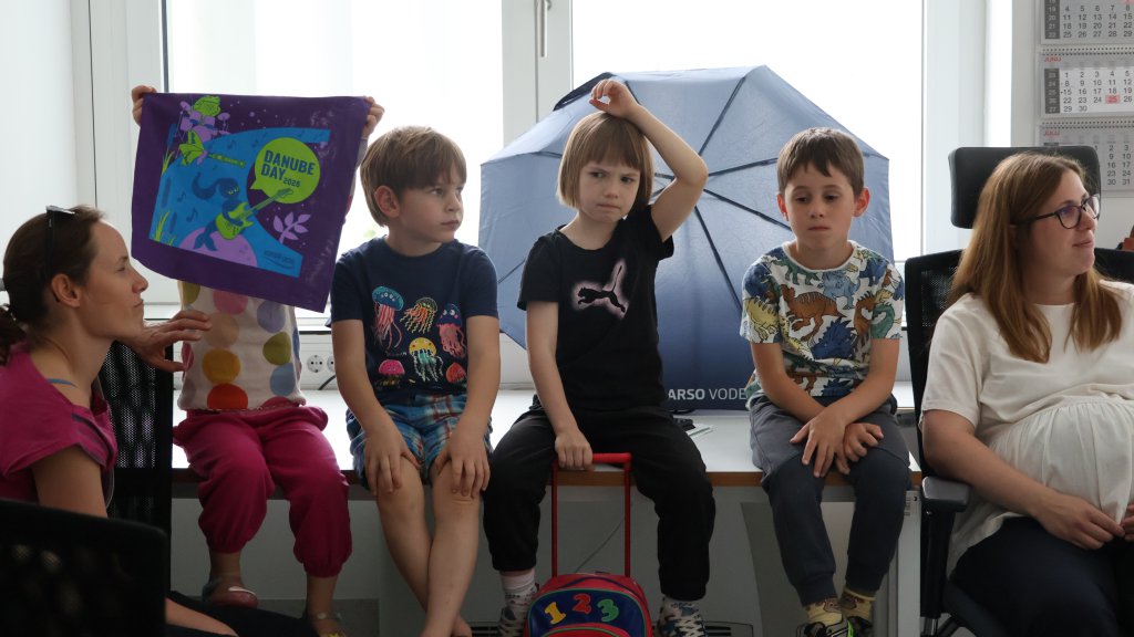 Children posing with purple Danube dDay bags 